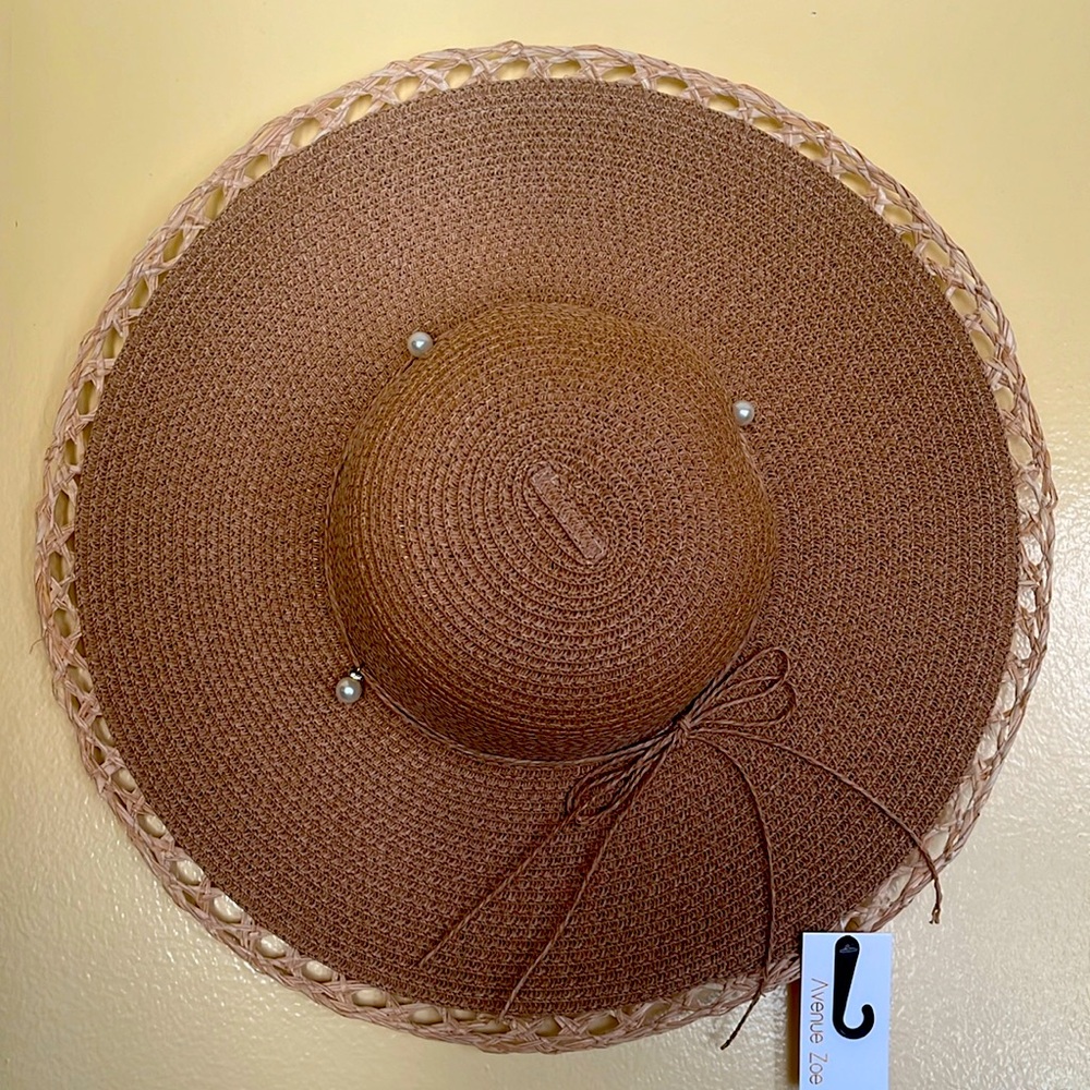 Avenue Zoe beach hat one size color Brown very stylish big to cover